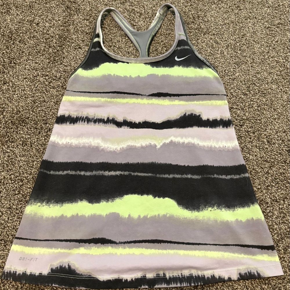 Nike Black and White Fitted Graphic Tank Top